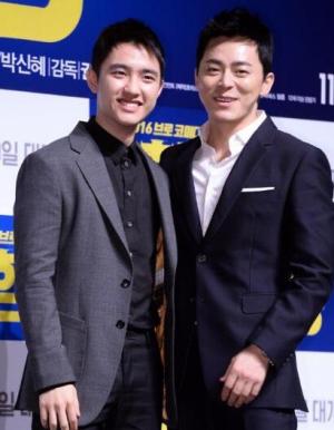 曹政奭＆D.O.＆朴信惠亮相《哥哥》发布会　曹政奭暗爽「朴信惠喜欢我？」